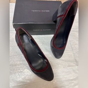 Tommy Hilfiger Emmie medium blue suede pump. Size 8.5M